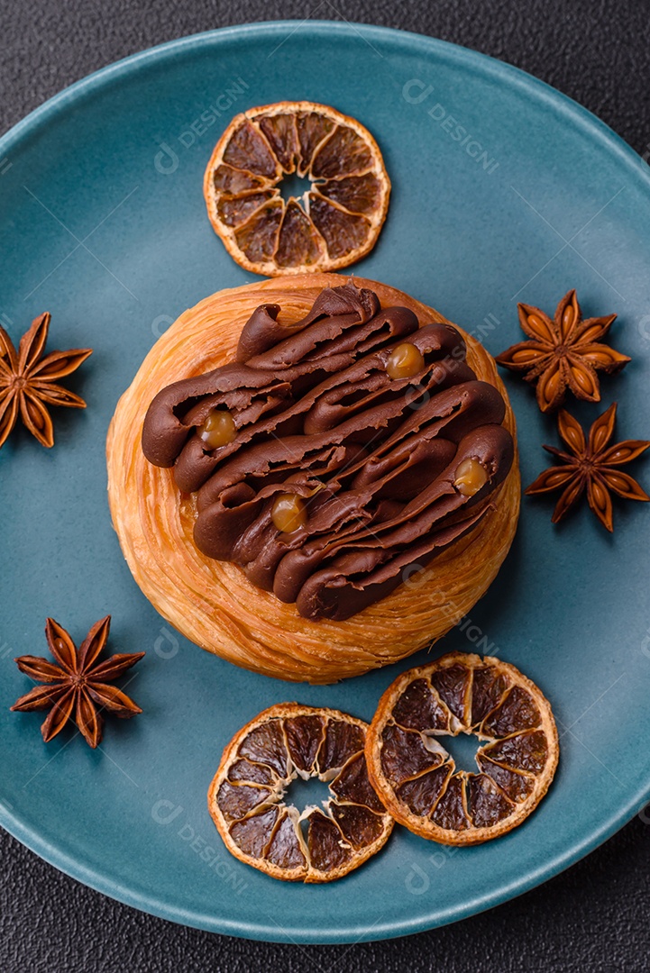 Imagem mostra uma torta de chocolate