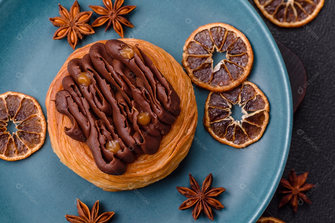 Imagem mostra uma torta de chocolate