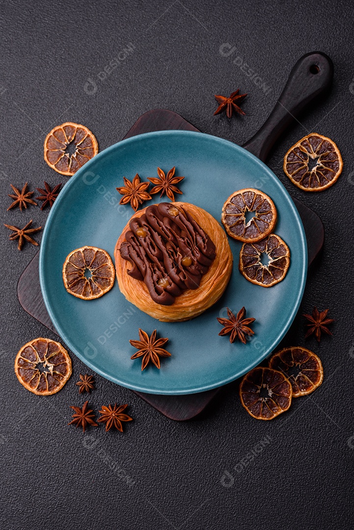 Imagem mostra uma torta de chocolate