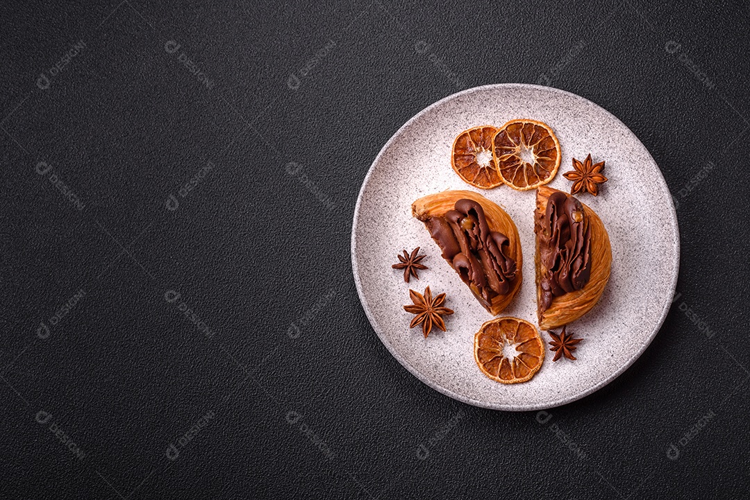 Imagem mostra uma torta de chocolate