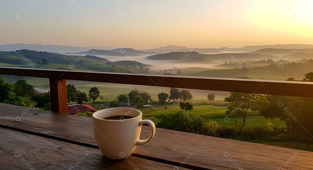 Xícara de café em uma mesa de madeira
