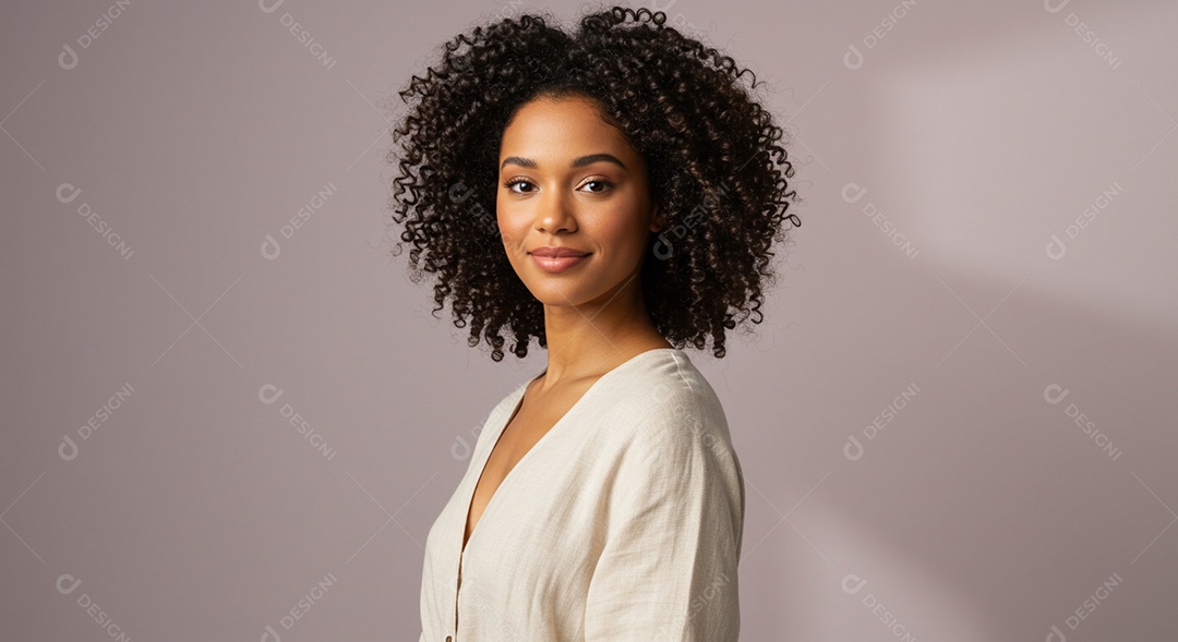 Linda mulher negra em um dia de beleza