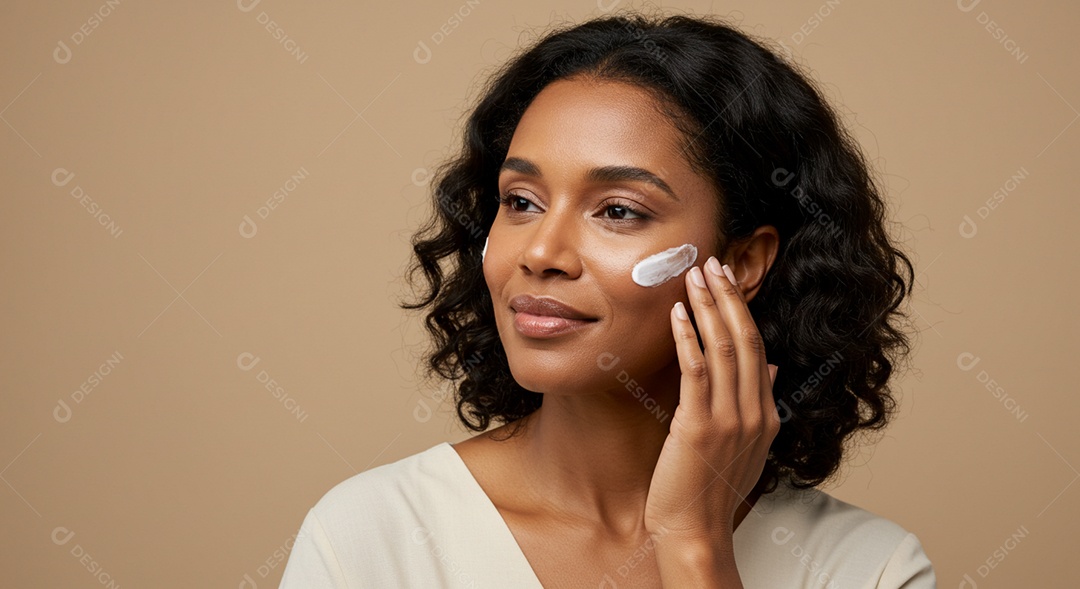 Linda mulher negra em um dia de beleza