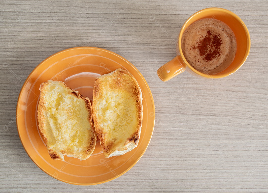 A imagem mostra um café da manhã