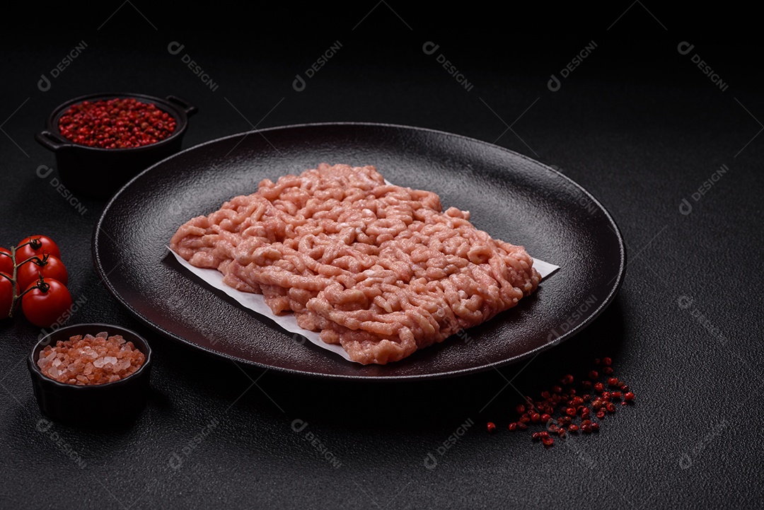 A imagem mostra carne moída, também conhecida como carne picada