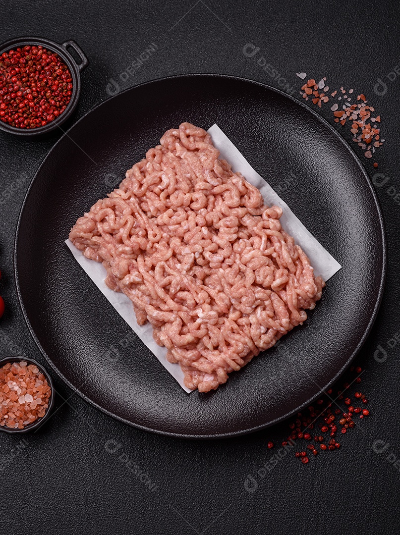 A imagem mostra carne moída, também conhecida como carne picada