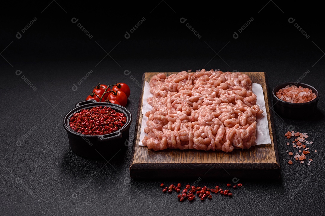 A imagem mostra carne moída, também conhecida como carne picada