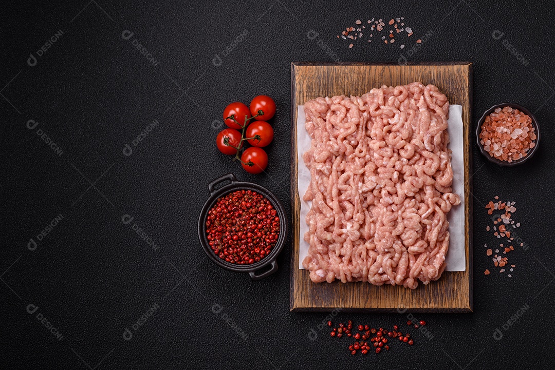 A imagem mostra carne moída, também conhecida como carne picada