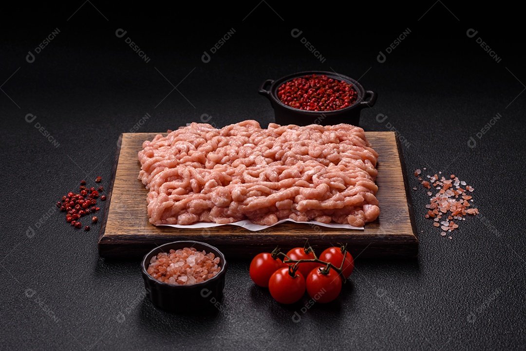 A imagem mostra carne moída, também conhecida como carne picada