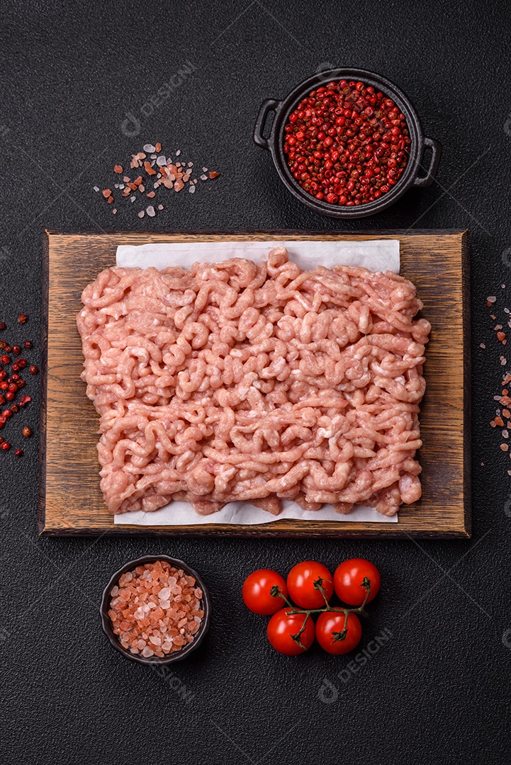 A imagem mostra carne moída, também conhecida como carne picada