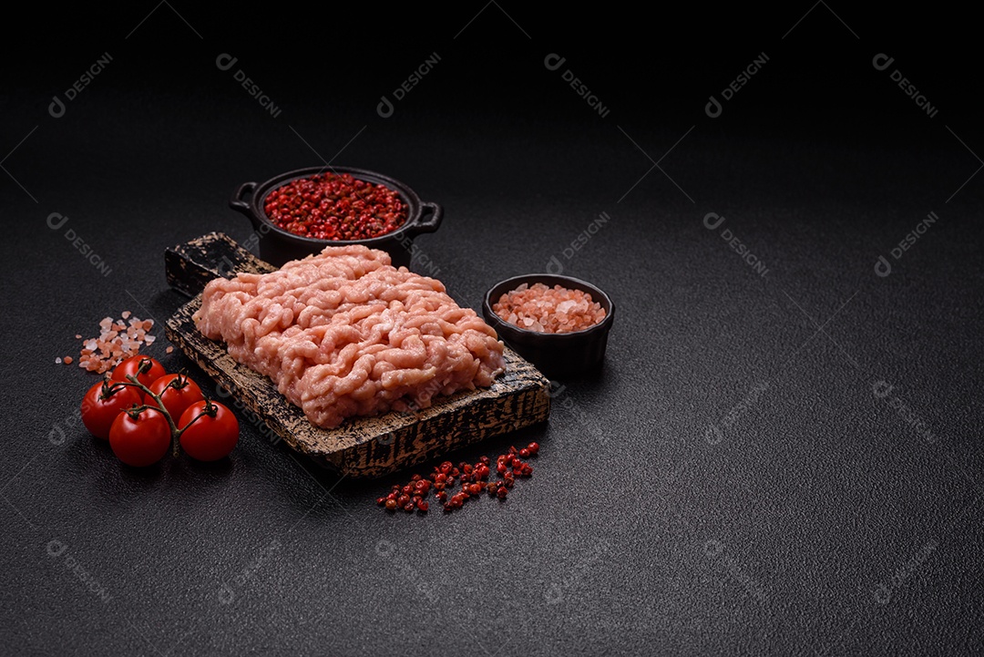 A imagem mostra carne moída, também conhecida como carne picada