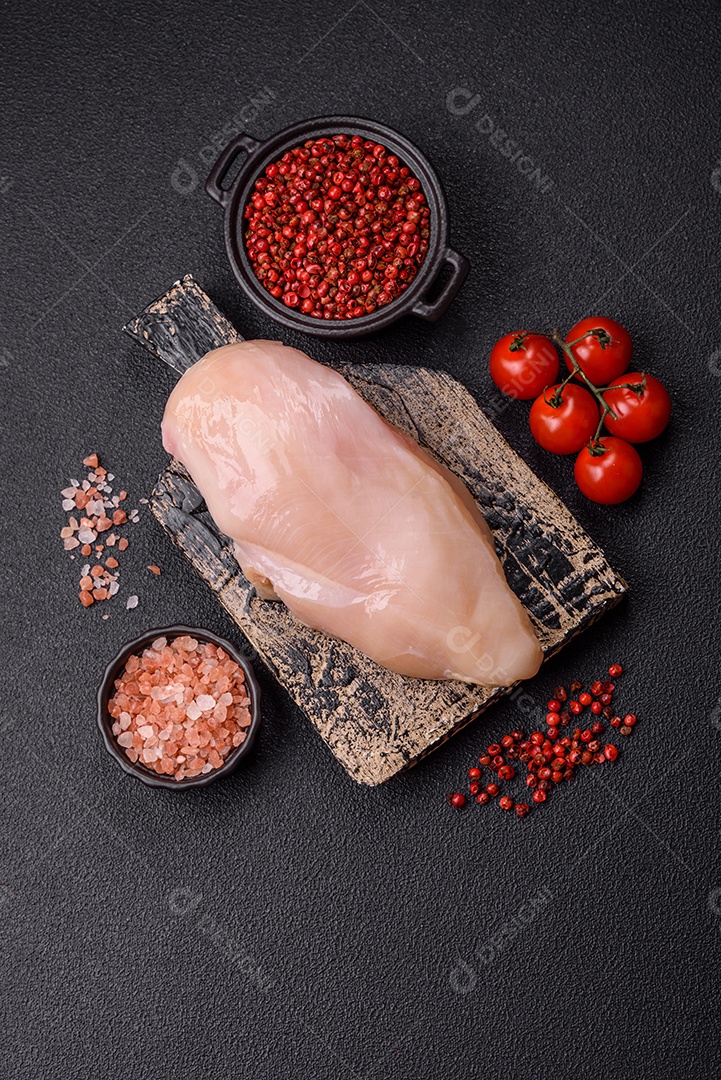 Filés de peito de frango crus, sem pele ou osso