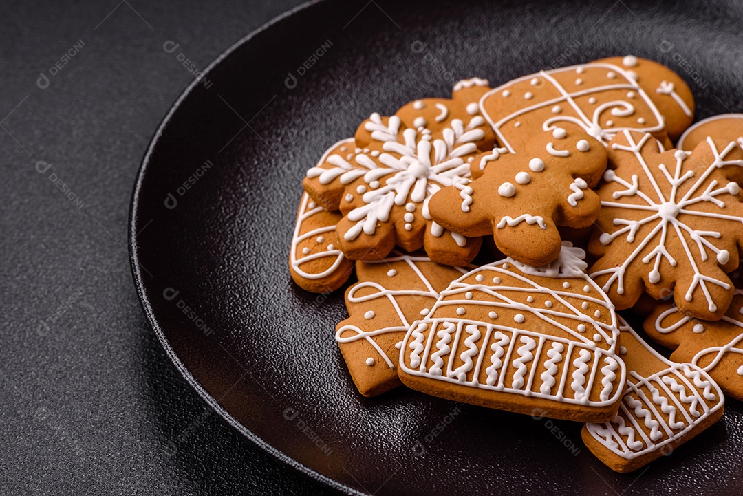 Biscoitos de gengibre decorados, um clássico da culinária natalina