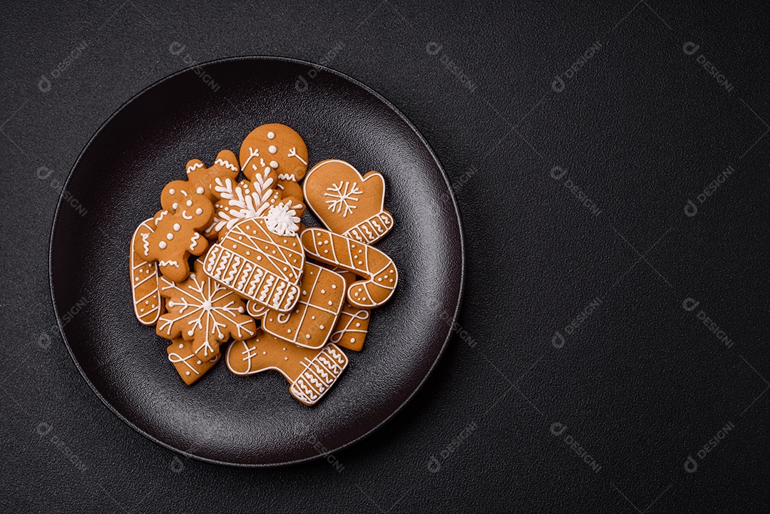 Biscoitos de gengibre decorados, um clássico da culinária natalina