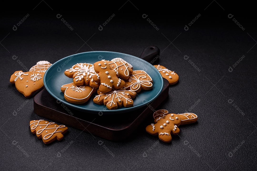 Biscoitos de gengibre decorados, um clássico da culinária natalina
