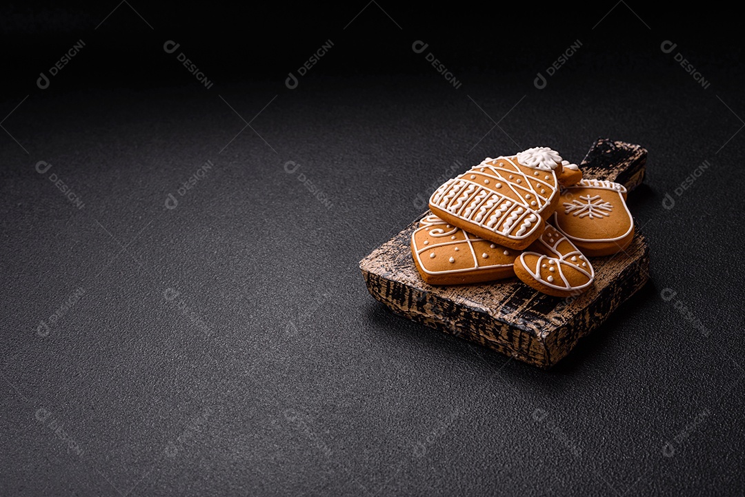 Biscoitos de gengibre decorados, um clássico da culinária natalina