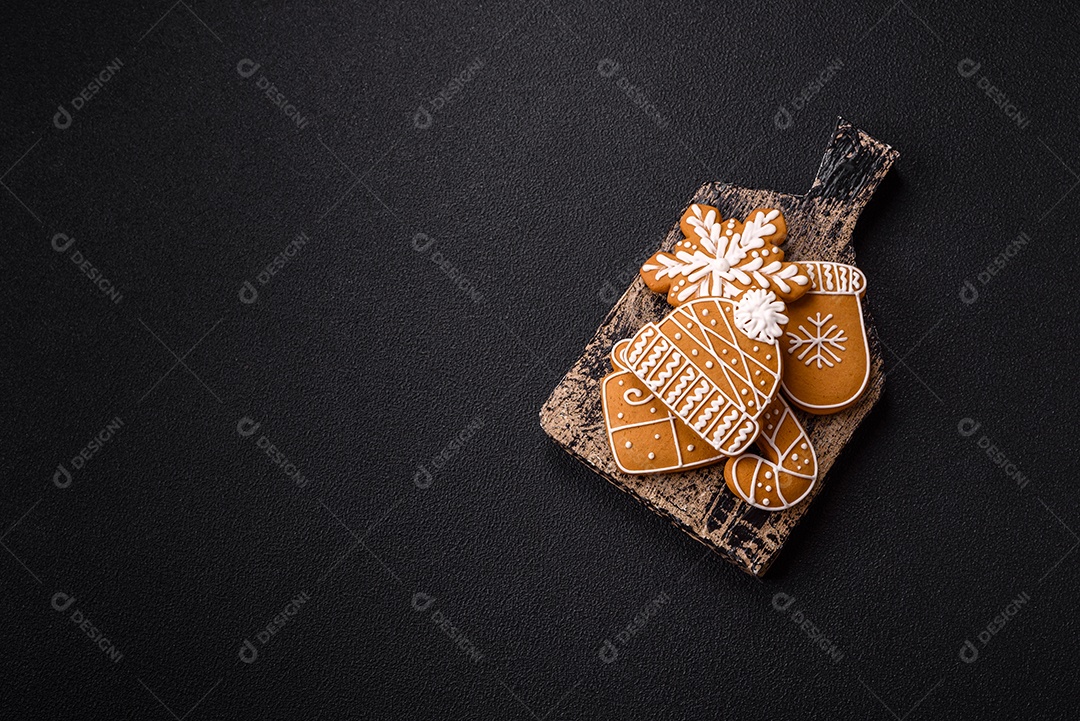 Biscoitos de gengibre decorados, um clássico da culinária natalina