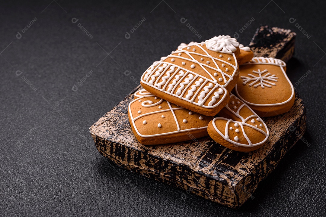 Biscoitos de gengibre decorados, um clássico da culinária natalina