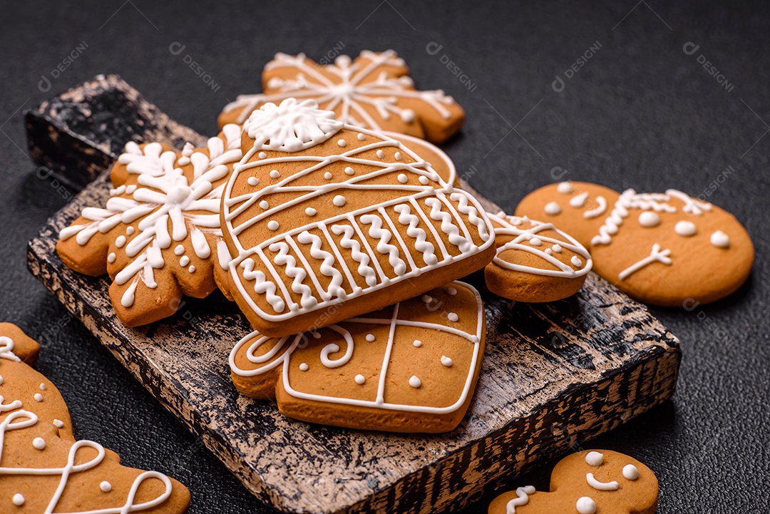 Biscoitos de gengibre decorados, um clássico da culinária natalina