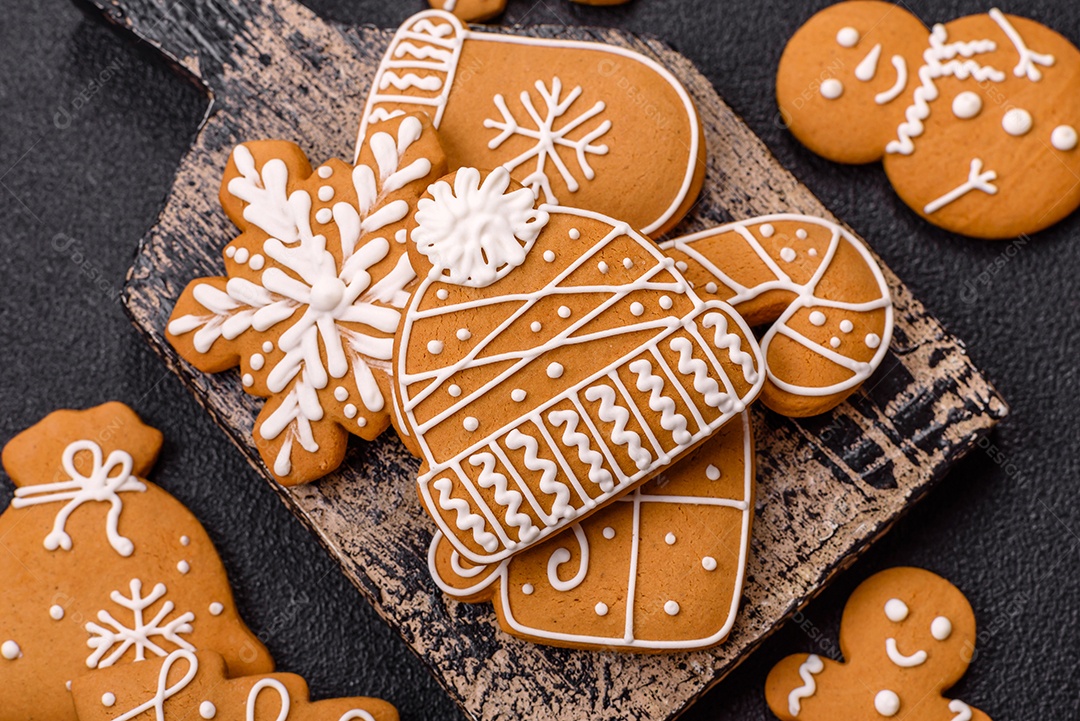Biscoitos de gengibre decorados, um clássico da culinária natalina