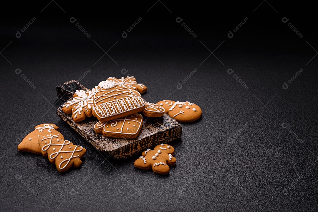 Biscoitos de gengibre decorados, um clássico da culinária natalina