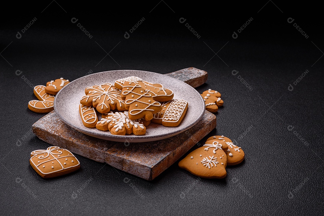 Biscoitos de gengibre decorados, um clássico da culinária natalina