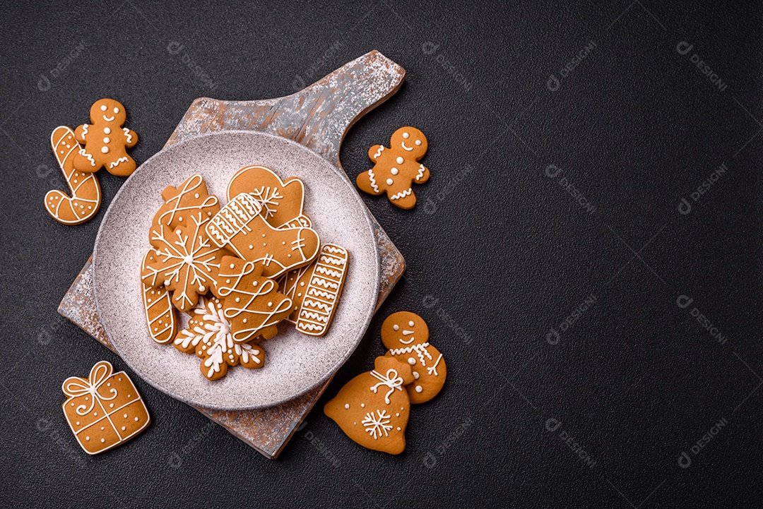 Biscoitos de gengibre decorados, um clássico da culinária natalina