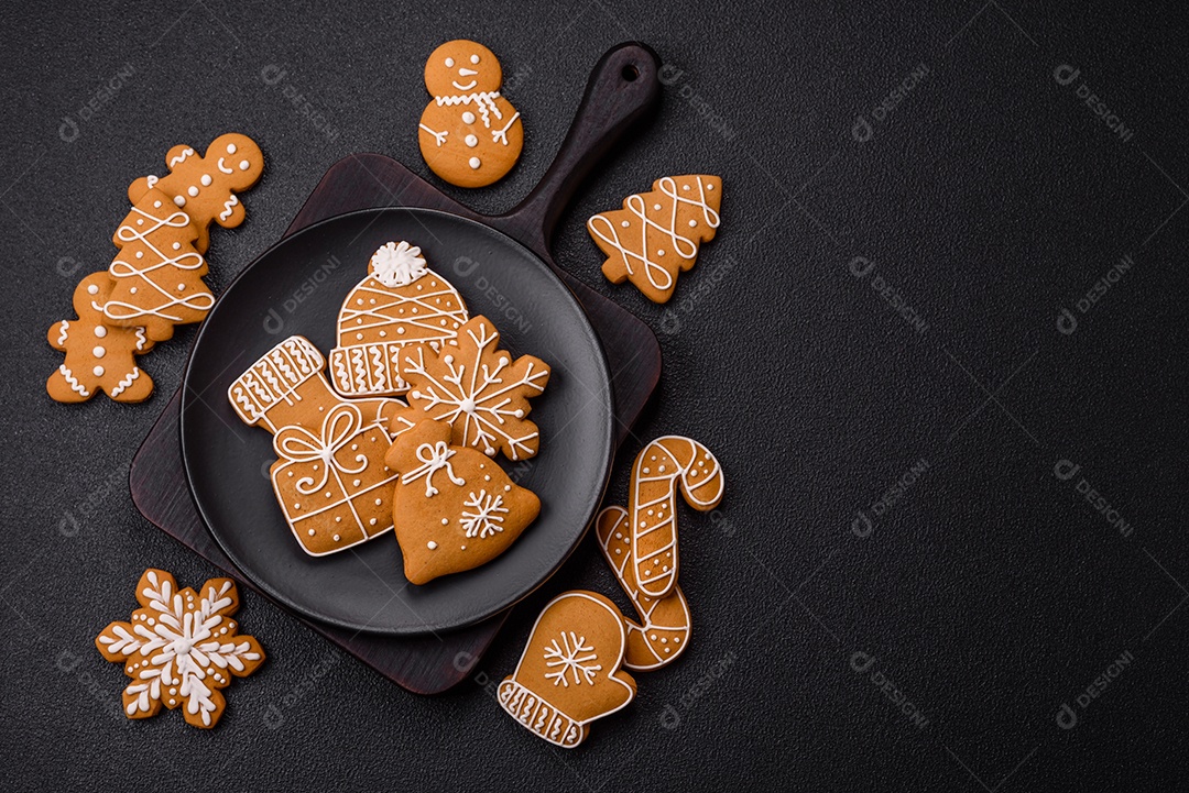Biscoitos de gengibre decorados, um clássico da culinária natalina