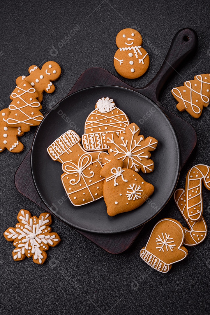 Biscoitos de gengibre decorados, um clássico da culinária natalina