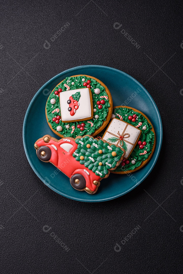 Biscoitos de gengibre decorados, um clássico da culinária natalina