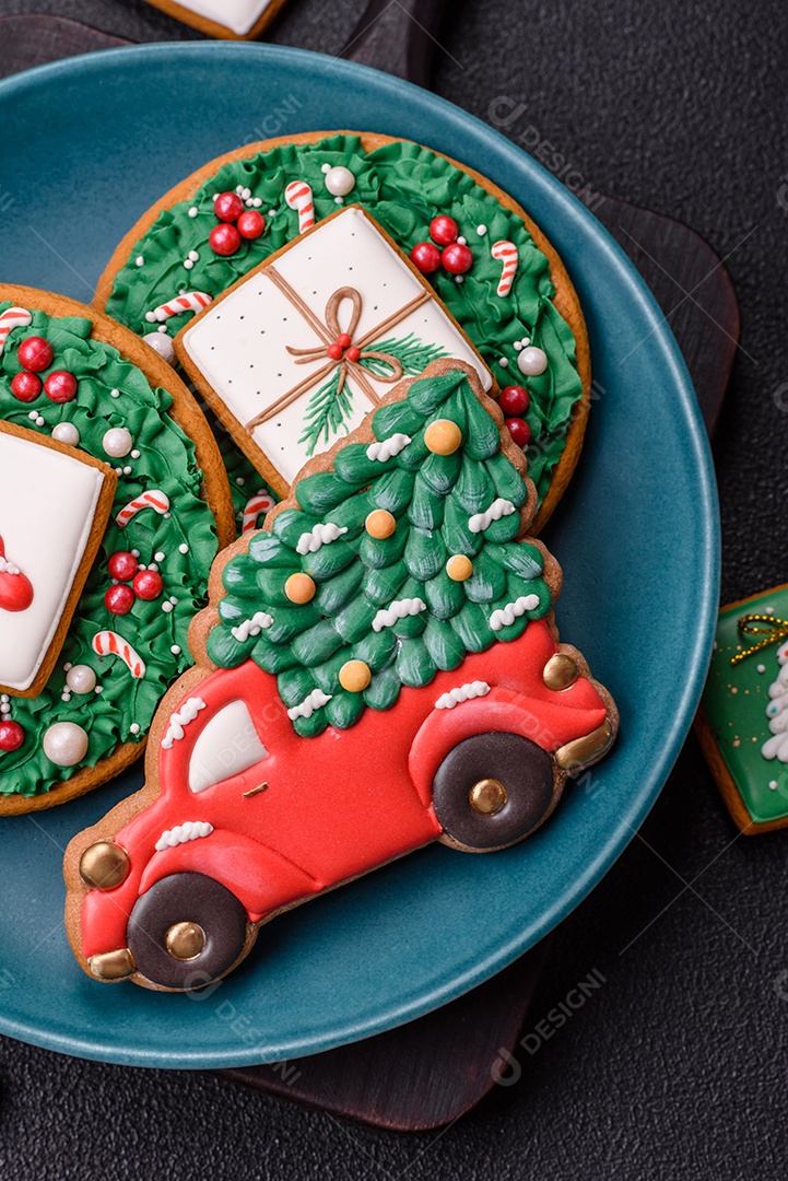 Biscoitos de gengibre decorados, um clássico da culinária natalina