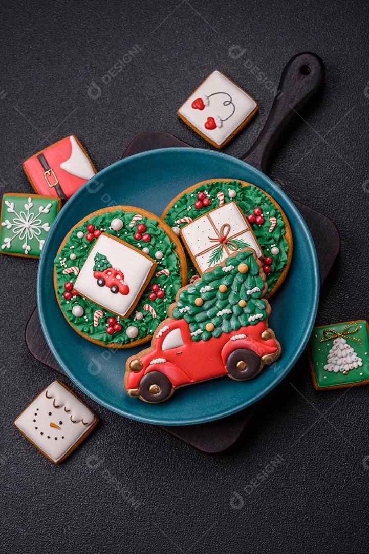 Biscoitos de gengibre decorados, um clássico da culinária natalina