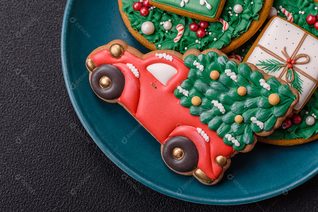 Biscoitos de gengibre decorados, um clássico da culinária natalina