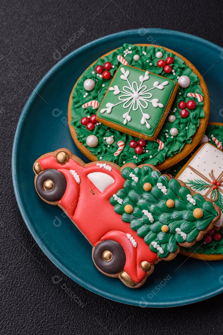Biscoitos de gengibre decorados, um clássico da culinária natalina