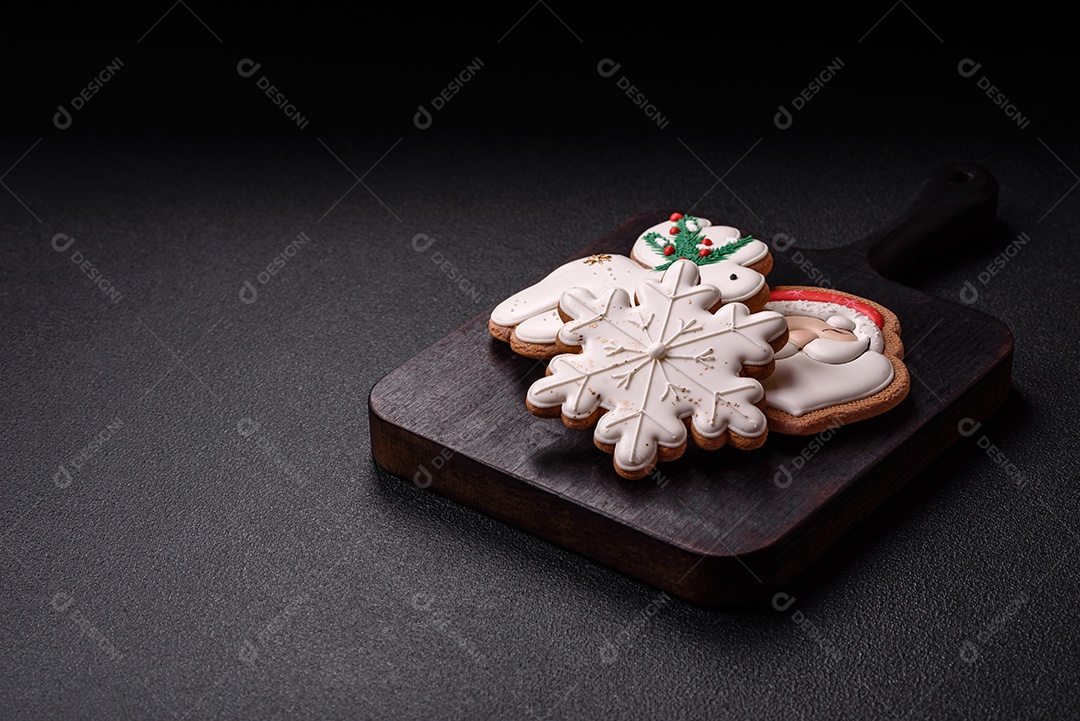 Biscoitos de gengibre decorados, um clássico da culinária natalina