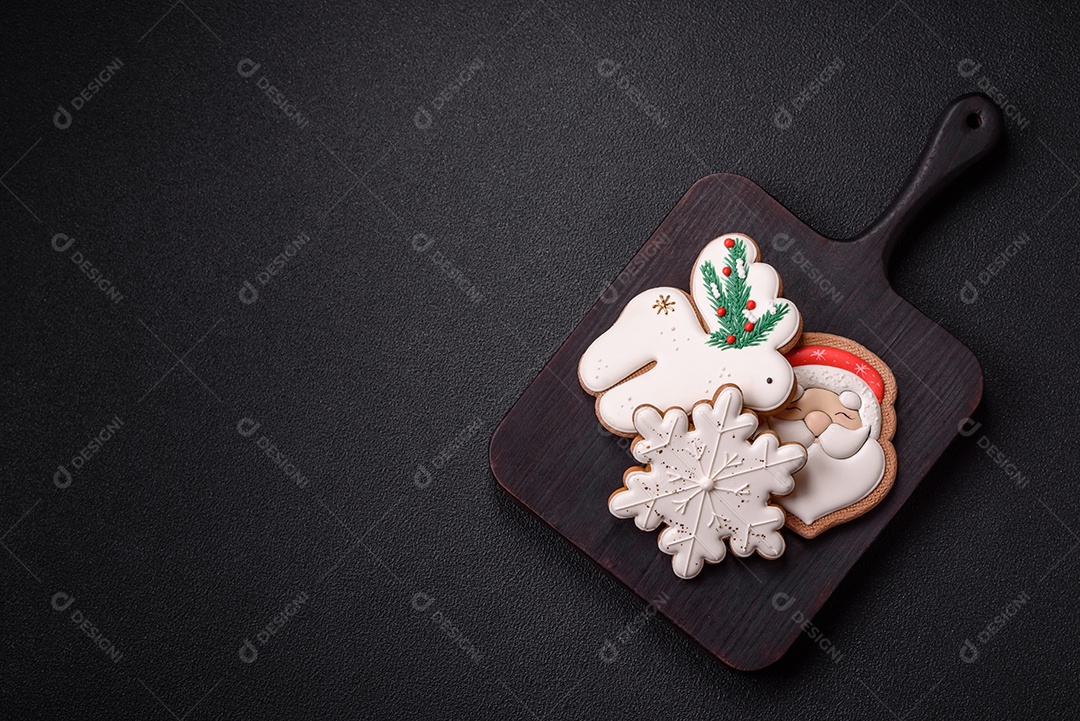 Biscoitos de gengibre decorados, um clássico da culinária natalina