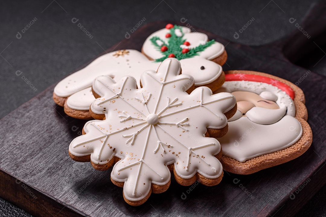 Biscoitos de gengibre decorados, um clássico da culinária natalina