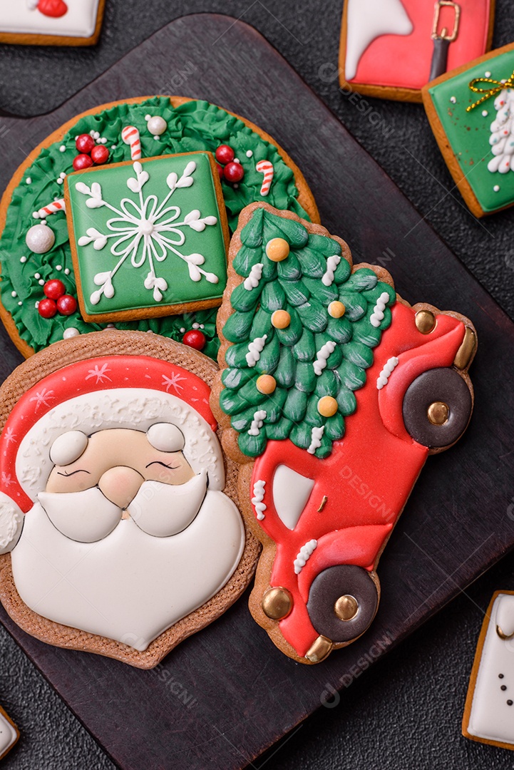 Biscoitos de gengibre decorados, um clássico da culinária natalina