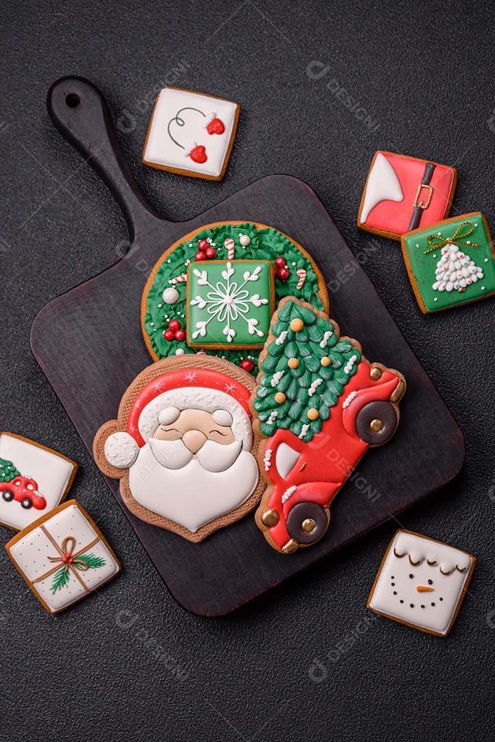 Biscoitos de gengibre decorados, um clássico da culinária natalina