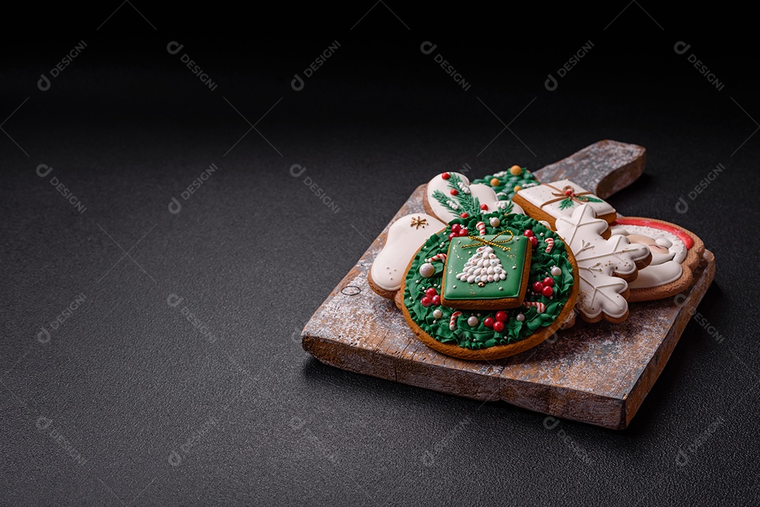 Biscoitos de gengibre decorados, um clássico da culinária natalina