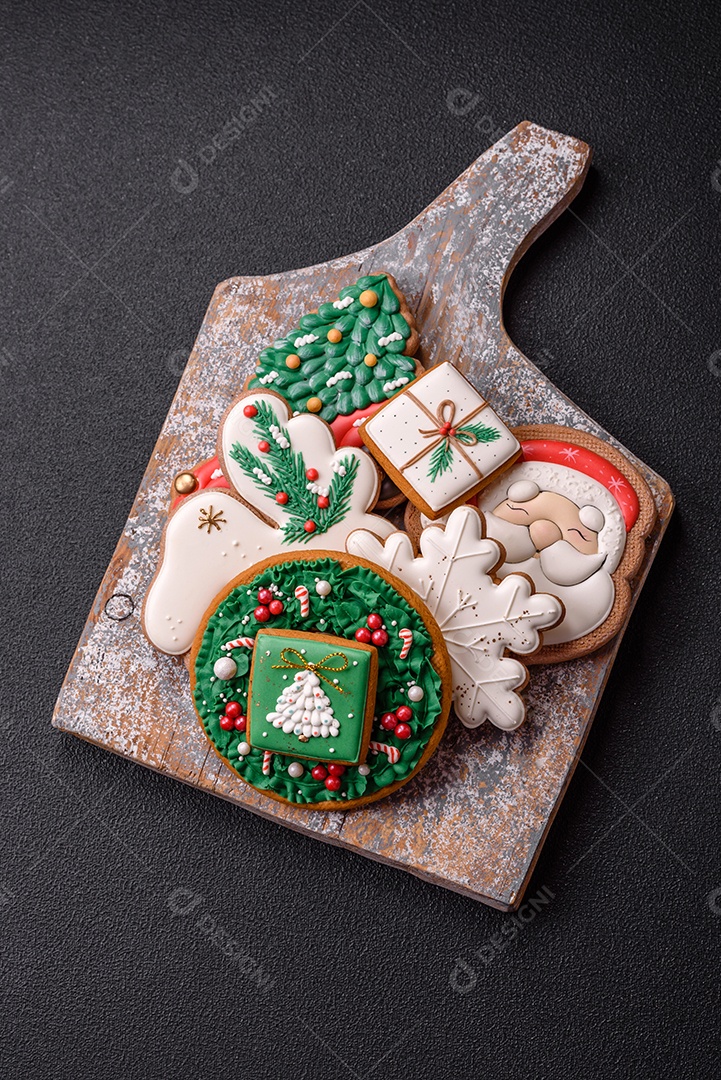 Biscoitos de gengibre decorados, um clássico da culinária natalina