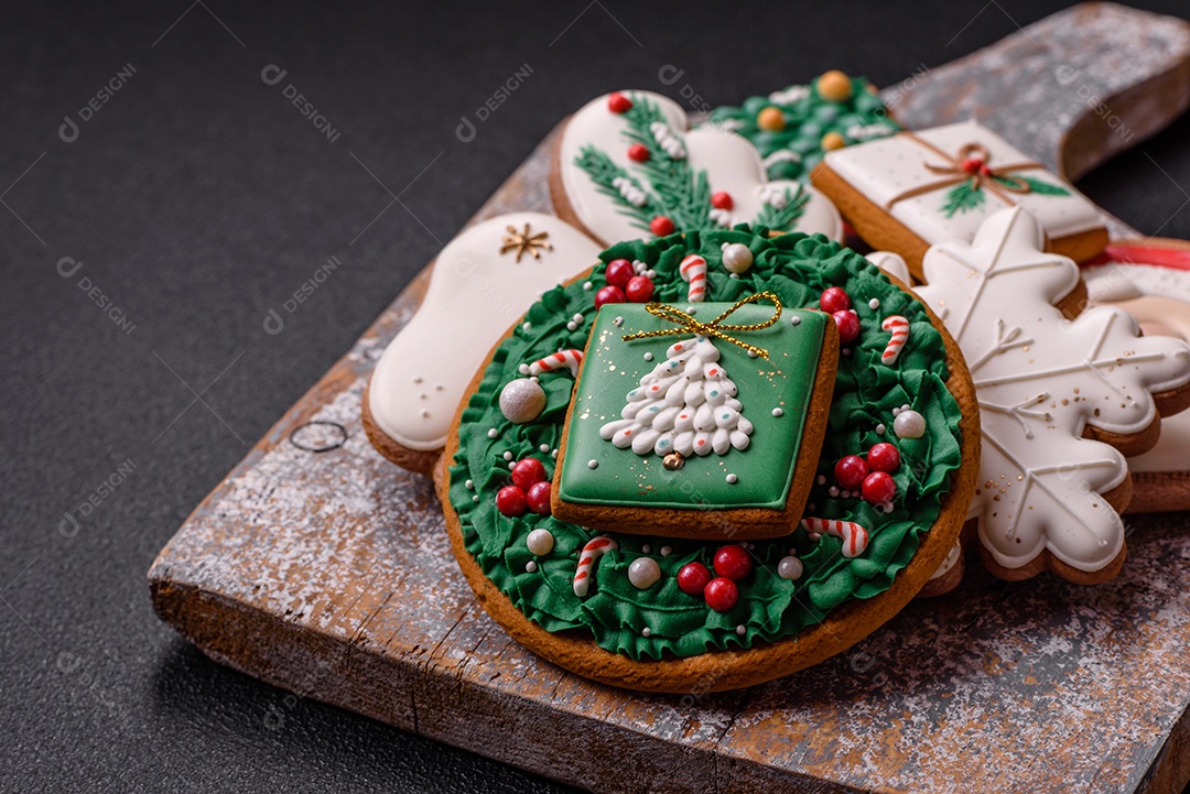 Biscoitos de gengibre decorados, um clássico da culinária natalina