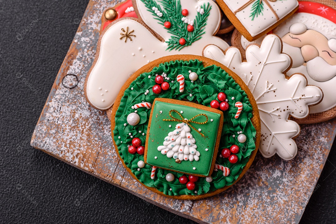 Biscoitos de gengibre decorados, um clássico da culinária natalina