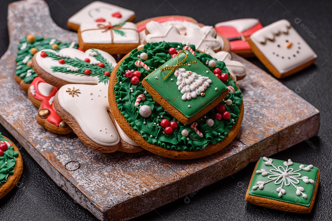 Biscoitos de gengibre decorados, um clássico da culinária natalina