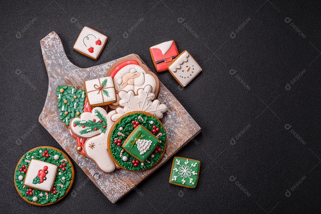 Biscoitos de gengibre decorados, um clássico da culinária natalina