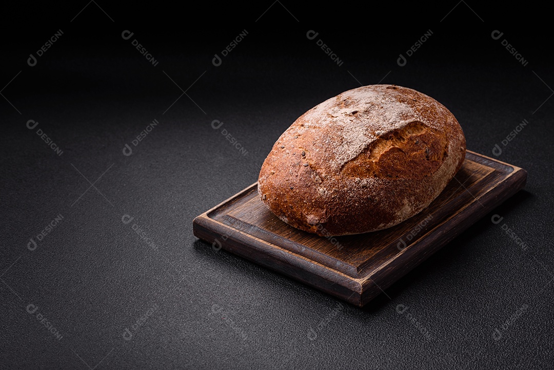 A imagem mostra um pão caseiro, também conhecido como pão feito em casa.