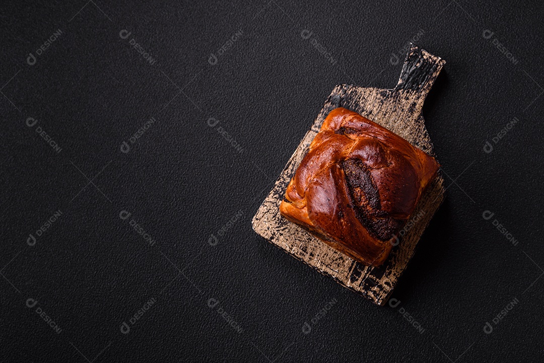 A imagem mostra um Babka, um pão doce de origem judaica