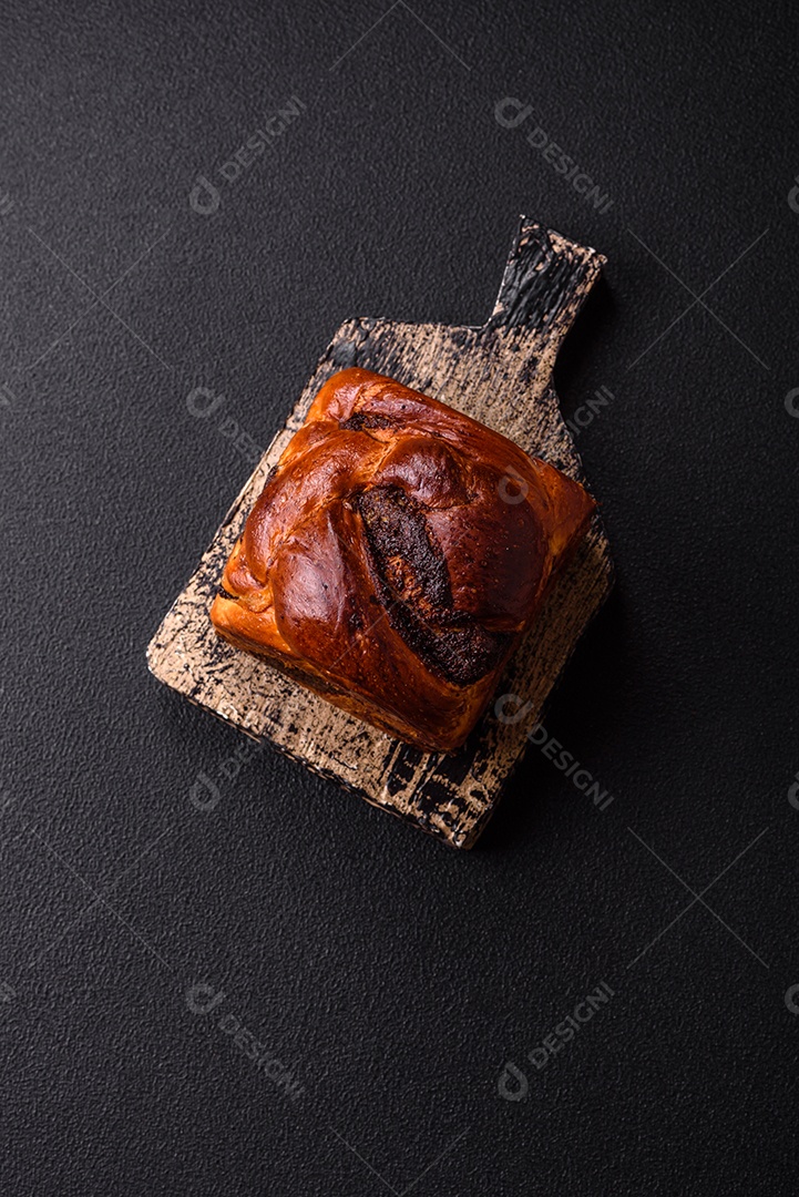A imagem mostra um Babka, um pão doce de origem judaica