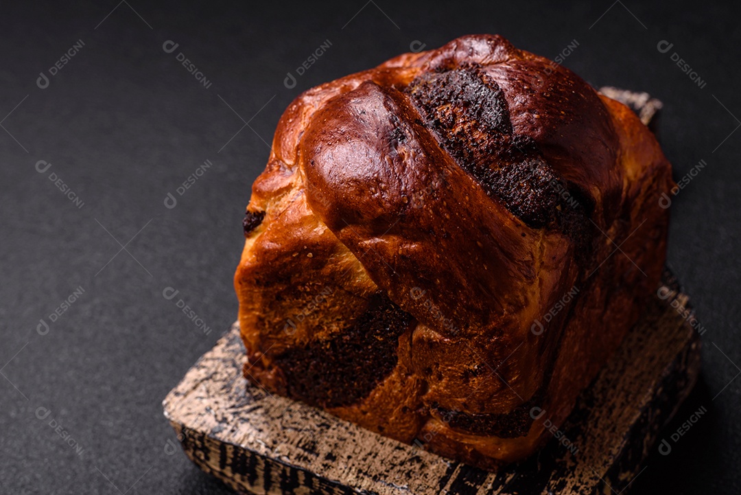 A imagem mostra um Babka, um pão doce de origem judaica