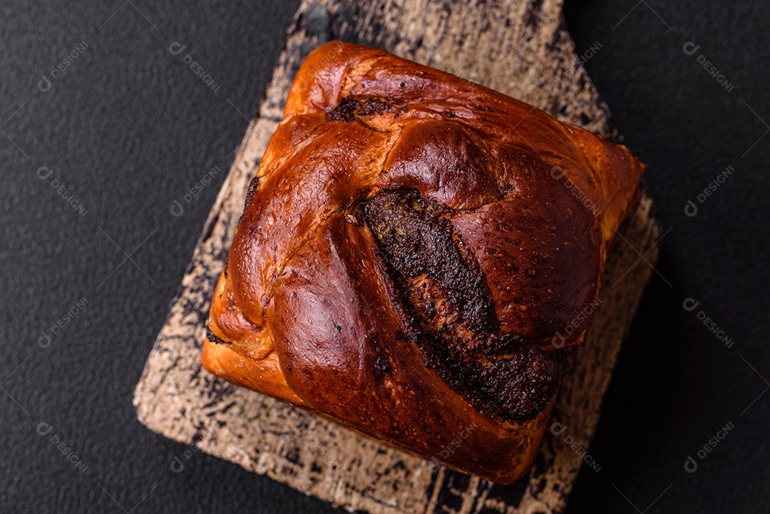 A imagem mostra um Babka, um pão doce de origem judaica